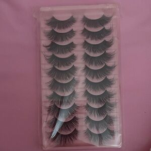 Voluminous Black False Eyelashes